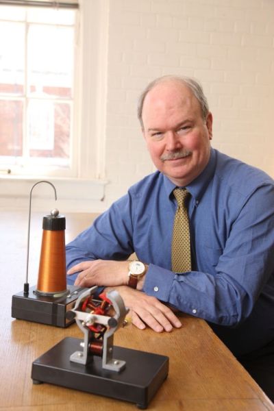 Profesor V. Bernard Karlson