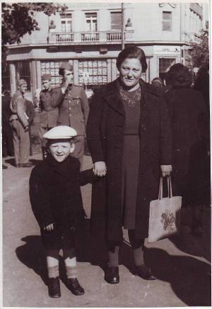Sa tetka Jucom na Terazijama 1947.