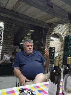 Rade Radojević u svojoj vinariji u izgradnji