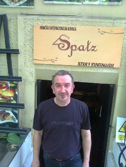 Rođen u Nemačkoj, Vita Petković poreklom iz Soko banje otvorio je svoj nemački restoran u Beogradu, april 2017.