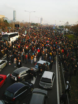 Protesti u Beogradu, slika sa autoputa, subota 4. 12. 2021. Foto D. Simić