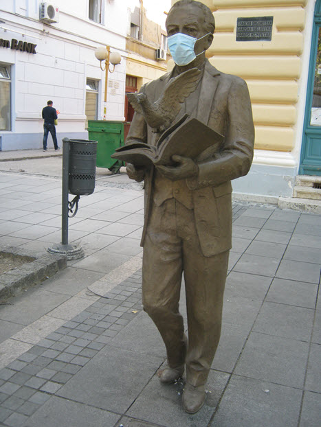 Sombor - Statua pesnika i pripovedača Veljka Petrovića