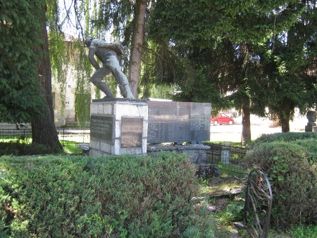 Pale, spomenik palim borcima